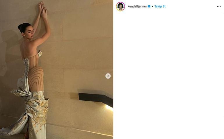 Paris Moda Haftasına damga vuran anlar Kendall Jennerın kıyafeti olay oldu