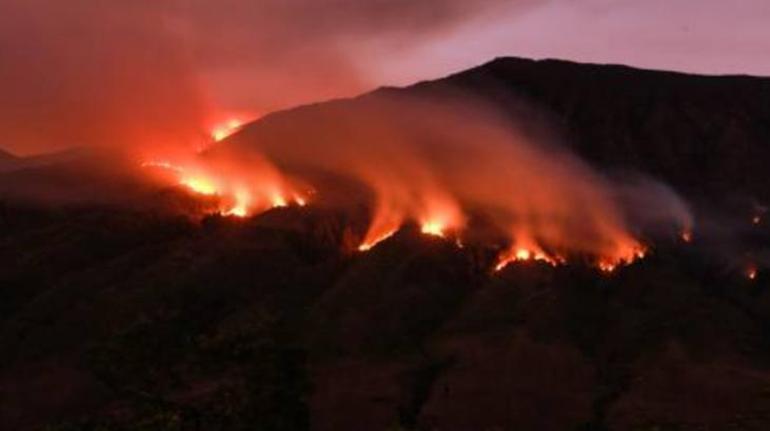 Endonezyadaki Semeru Yanardağı’nda patlama