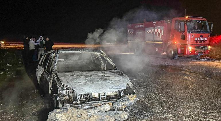 Alev topuna dönen araçtan cansız bedeni çıkarıldı