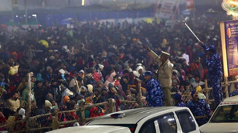 Son dakika... Hindistandaki Kumb Mela en az 12 kişi ezilerek öldü