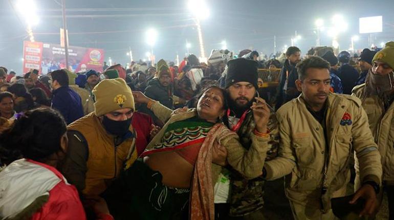 Hindistandaki Kumb Mela festivalinde izdiham faciası: En az 40 kişi ezilerek öldü