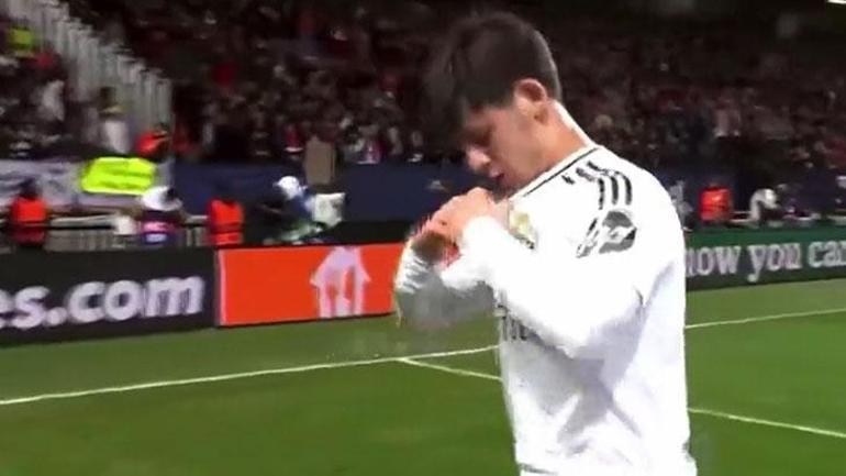 Real Madridde Arda Güler Türk bayrağını gördü, yanına gitti Canlı yayına yansıdı