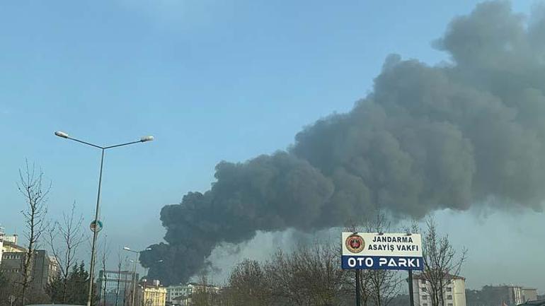 İstanbulda lastik fabrikasında korkutan yangın