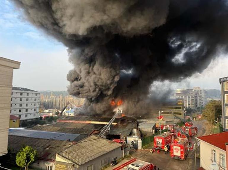 İstanbulda lastik fabrikasında korkutan yangın