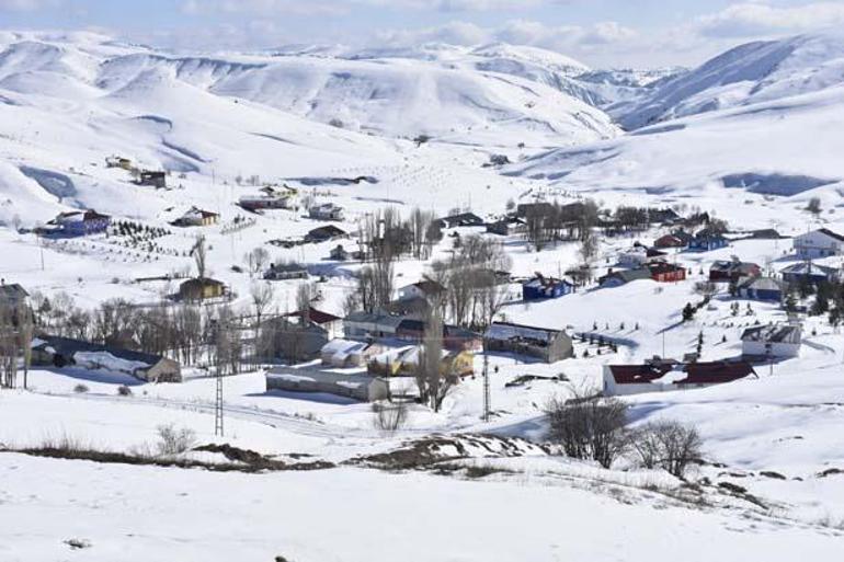 Bu köyde sadece 2 mevsim görülüyor: Kış ve yazı yaşıyoruz, yaşantımızdan çok memnunuz