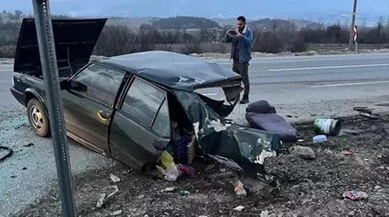 Mucize kurtuluş: Boluda feci kaza Otomobil ikiye böyle bölündü