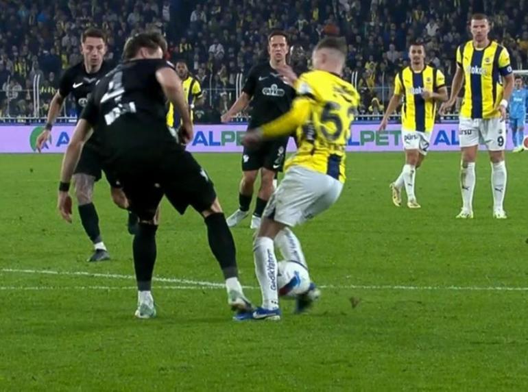 Fenerbahçe - Rizespor maçında kırmızı kartlar ve penaltı kararı doğru mu Onur kırıcı, aşağılayıcı bir ifade bu