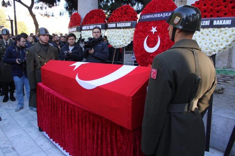 Kahreden fotoğraf Evlilik yıl dönümünde şehit düştü, kızının doğum gününde toprağa verildi