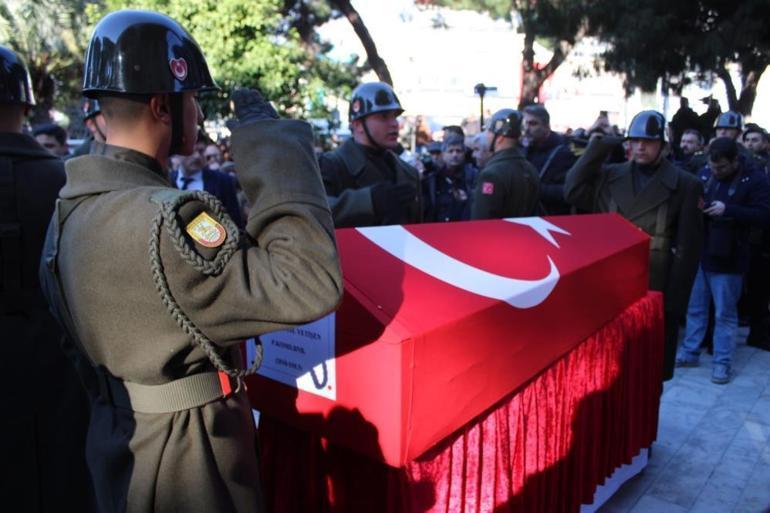 Kahreden fotoğraf Evlilik yıl dönümünde şehit düştü, kızının doğum gününde toprağa verildi