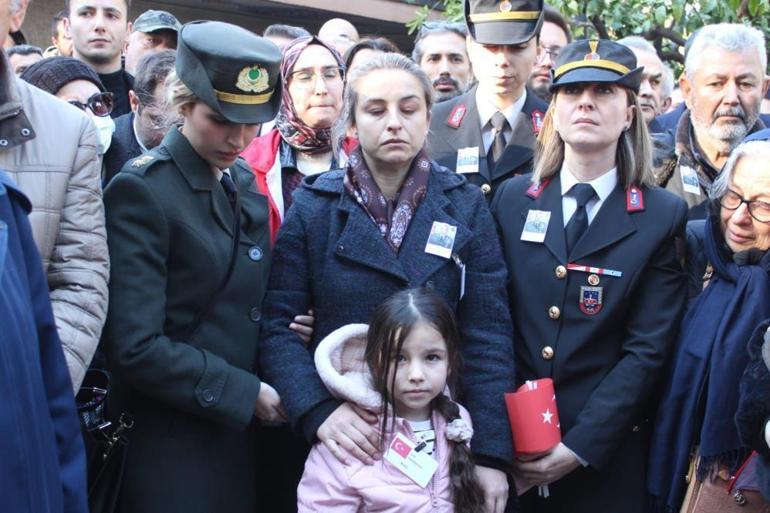 Kahreden fotoğraf Evlilik yıl dönümünde şehit düştü, kızının doğum gününde toprağa verildi