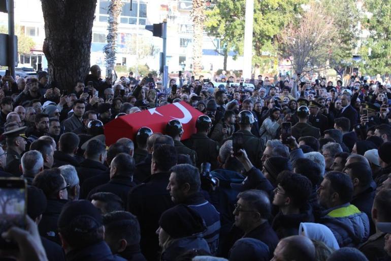 Kahreden fotoğraf Evlilik yıl dönümünde şehit düştü, kızının doğum gününde toprağa verildi