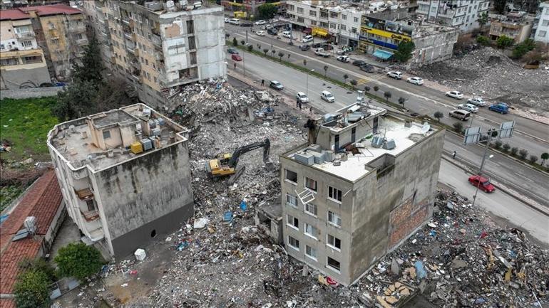 Michele Morrone gönülleri fethetti 6 Şubat deprem felaketini unutmadı