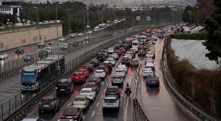 Son dakika... Meteoroloji saat verdi İstanbulda bugün kar yağışı devam edecek mi