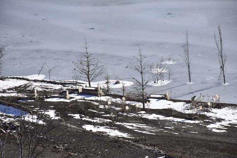 Sivasta donan gölde ortaya çıktı: Şaşırtan görüntü