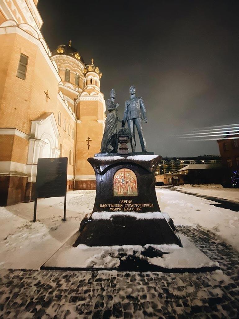 Rus hanedanından geriye sadece ben kaldım dedi Kanlı Nikolay ve 6 kişilik ailesi bu küçük mezara sığdı