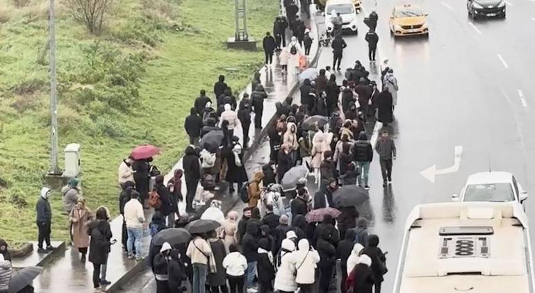 İstanbulda viyadük düzenleme çalışması Metro hattını kullanan yolcular isyan etti