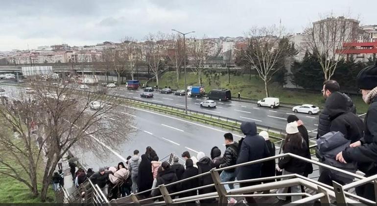 İstanbulda viyadük düzenleme çalışması Metro hattını kullanan yolcular isyan etti