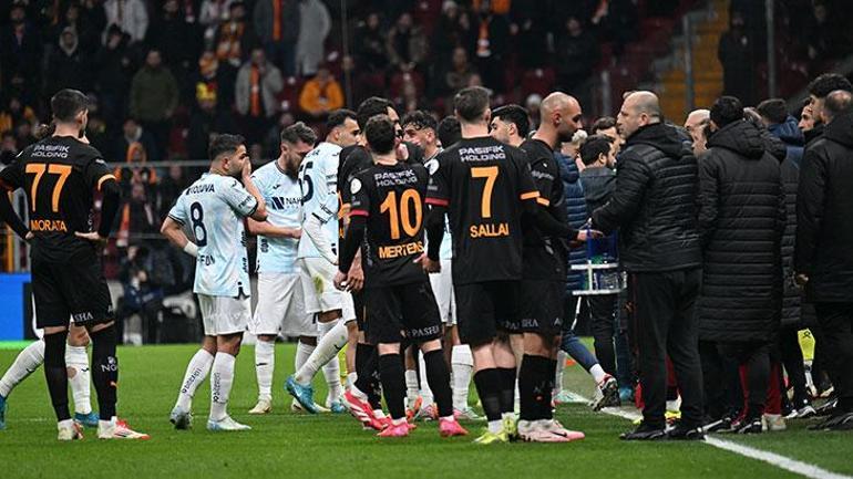 Galatasaray - Adana Demirspor maçı dünya basınında gündem oldu Türkiyede büyük rezalet