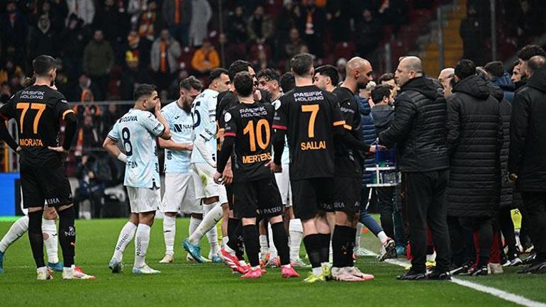 Galatasaray - Adana Demirspor maçının perde arkası ortaya çıktı Takımı sahadan çekiyorum Bu nasıl penaltı