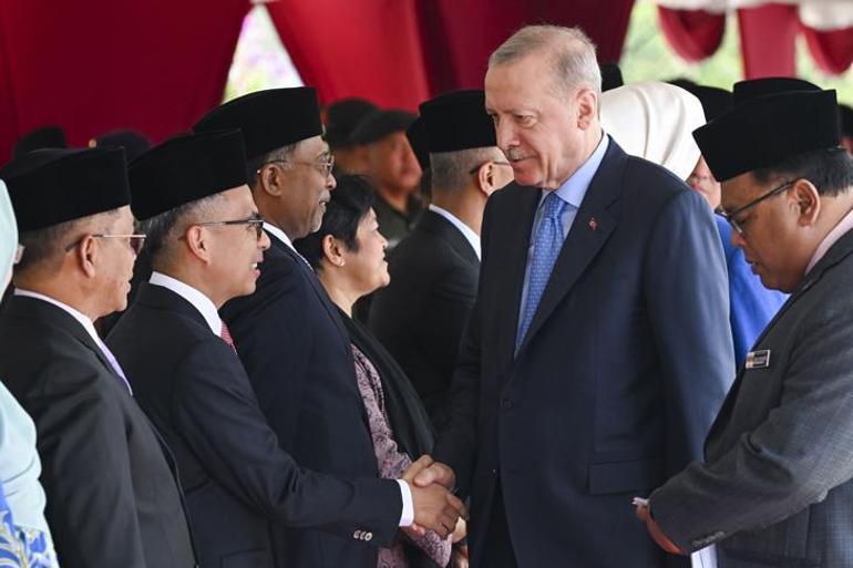 Cumhurbaşkanı Erdoğan Malezyada resmi törenle karşılandı