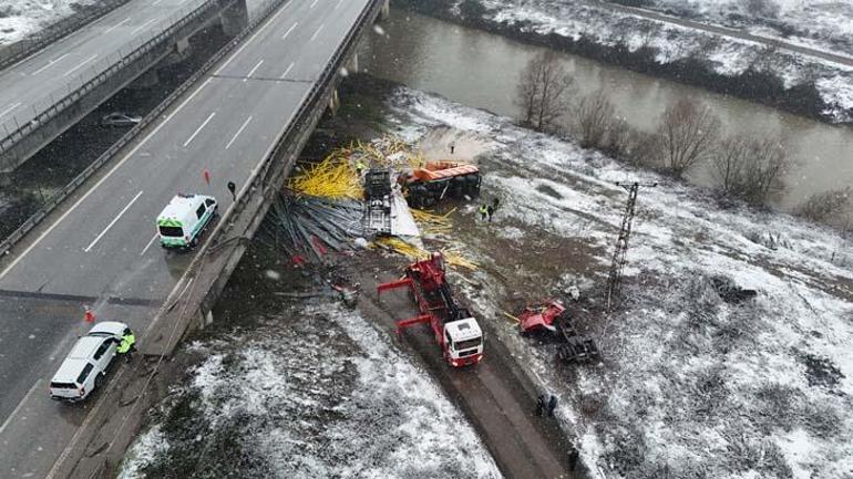 Kar küreme aracı ile TIR köprüden uçtu 2 kişi hayatını kaybetti