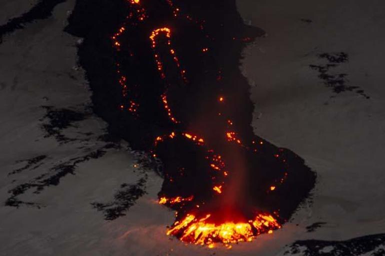 Etna Yanardağından lavlar püskürüyor: 8 Şubattan beri aktif