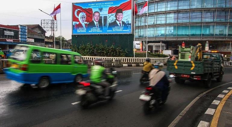 Son dakika: Cumhurbaşkanı Erdoğandan kritik temaslar Endonezyada böyle karşılandı