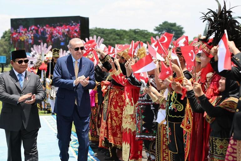 Cumhurbaşkanı Erdoğana Endonezyada resmi törenle karşılama