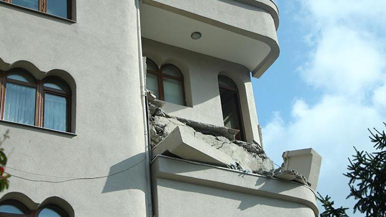 Konyada mezar oldu Çökmesi için depreme gerek yok: Kayar camlı balkon ilave yük