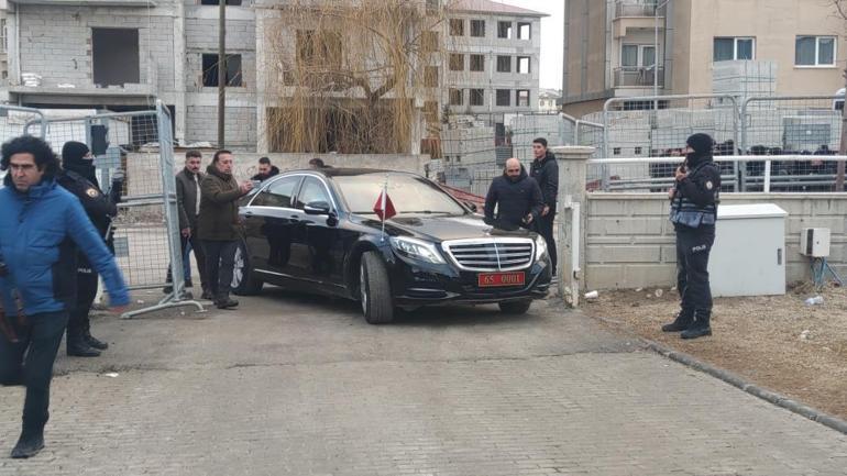 Son dakika... Görevden alınan Van Büyükşehir Belediye Başkanı Abdullah Zeydanın yerine kayyum atandı