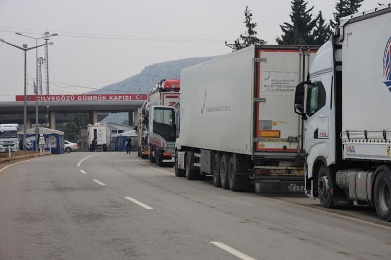 Savaşın bitmesiyle bölge hareketlendi Sınırda TIR yoğunluğu