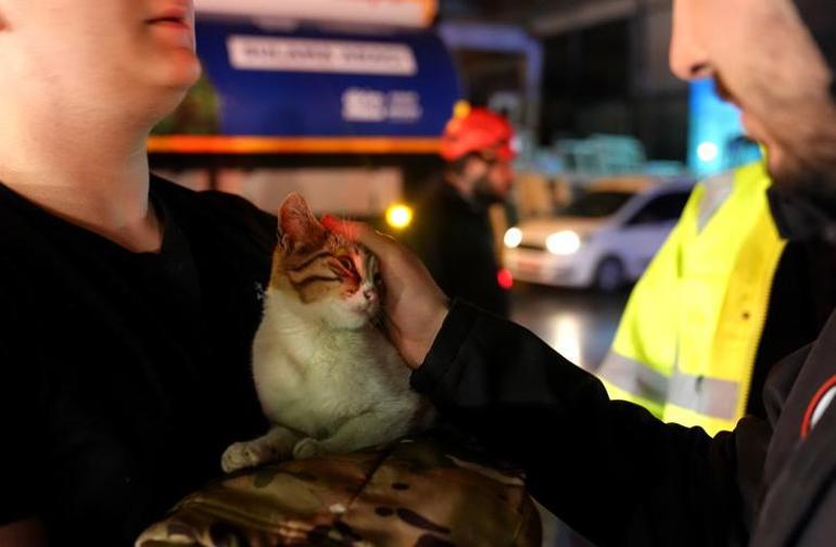 Avcılarda geri dönüşüm tesisinde korkutan yangın