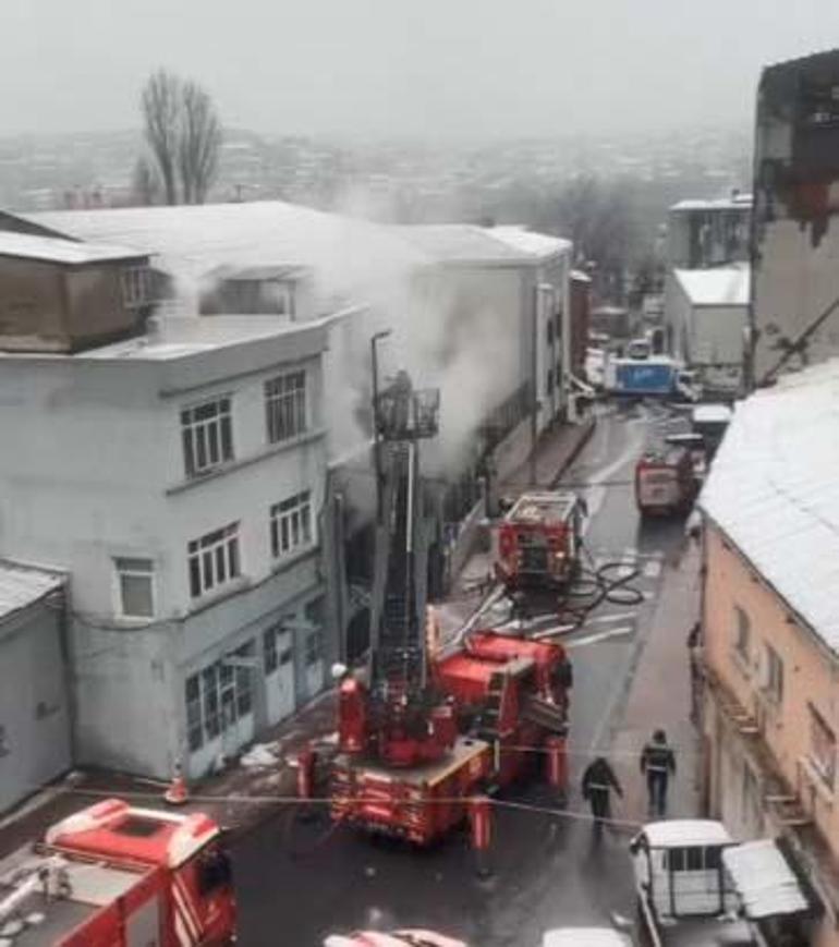 Beyoğlu Hasköyde 3 katlı binada yangın Ekipler sevk edildi