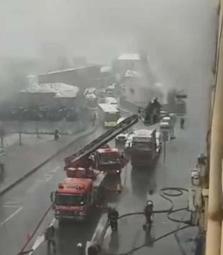 Beyoğlu Hasköyde 3 katlı binada yangın Ekipler sevk edildi