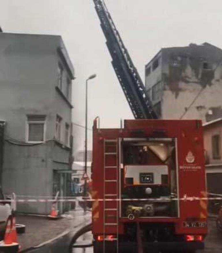 Beyoğlu Hasköyde 3 katlı binada yangın Ekipler sevk edildi