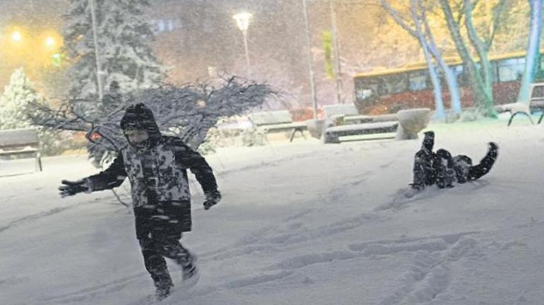 Beyaz İstanbul günleri sürüyor