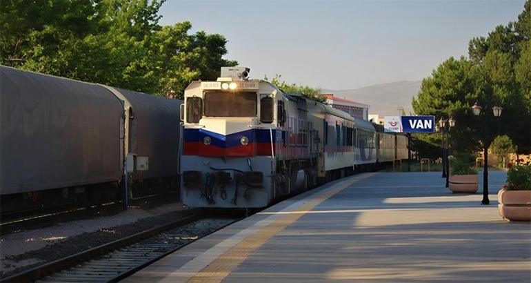 Bakan Uraloğlu duyurdu Tahran-Van tren seferi başlıyor