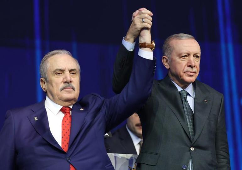 Son dakika... 3 vekil AK Partiye katıldı Rozetleri Erdoğan taktı