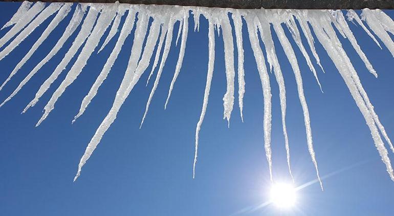 Eksi 40 derece ile kentte hayat durdu ‘Nefesimiz bile havada donuyor’