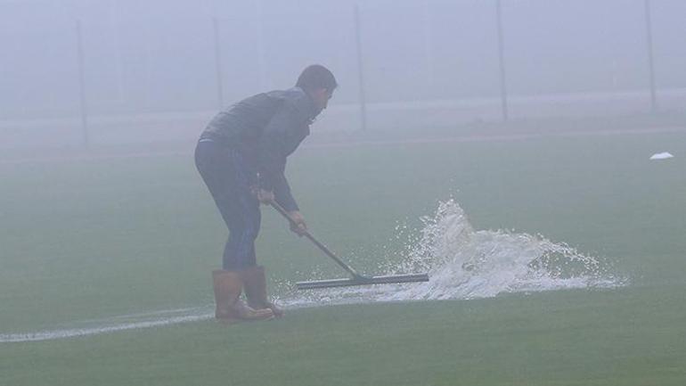 Futbolda fiziğe aykırı tek şey Spiker ve profesör hemfikir: Islak zemindeki topun sırrı