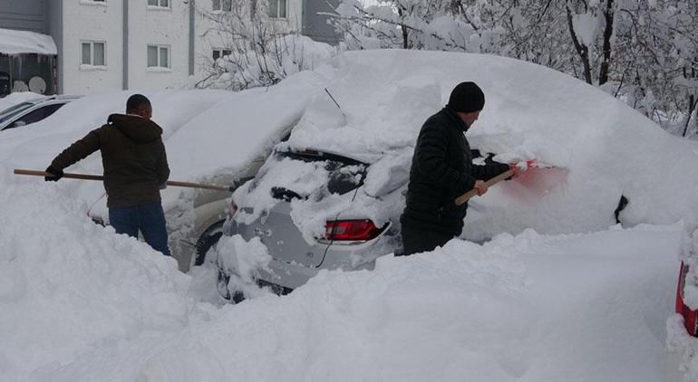 Durò 3 giorni e la neve quasi inghiottì una città.