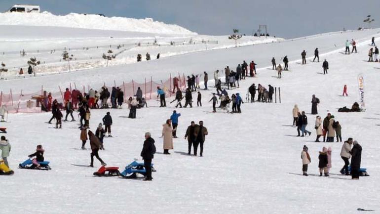 Accommodation and chairlift services were stopped at a ski resort after the Kartalkaya disaster