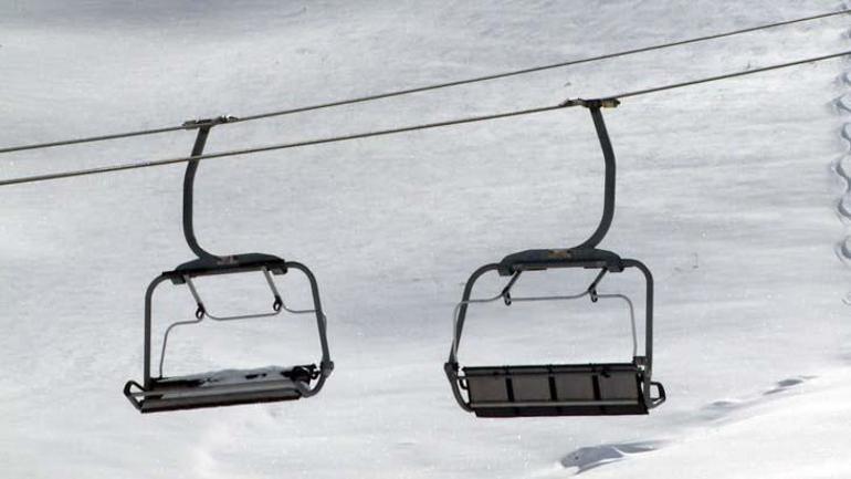 Accommodation and chairlift services were stopped at a ski resort after the Kartalkaya disaster