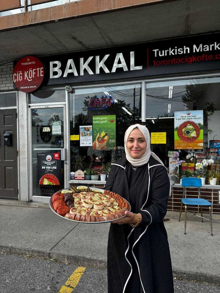 Çiğ köftenin Toronto şubesi İki göz evde 1 tepsiyle başladı: Çok iyi kazandırıyor