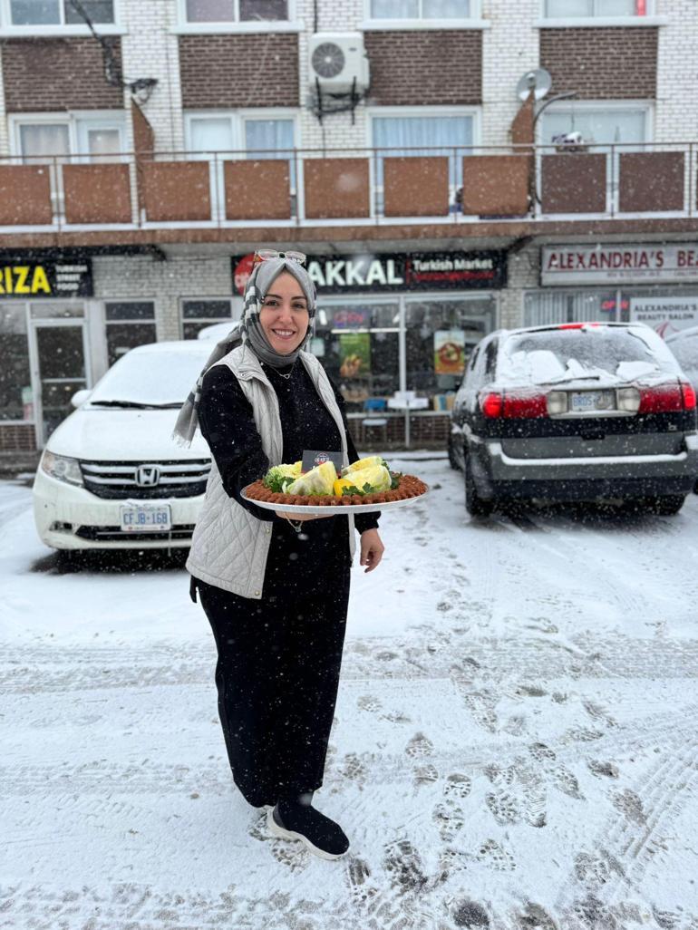 Çiğ köftenin Toronto şubesi İki göz evde 1 tepsiyle başladı: Çok iyi kazandırıyor