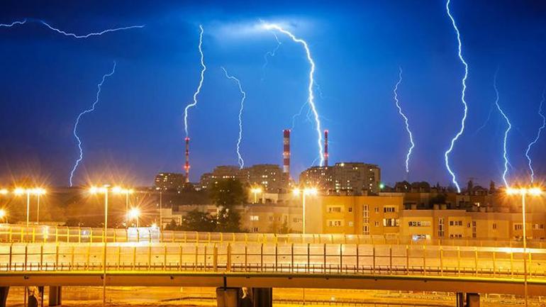 Tarihi yanılgıyı fotoğraf çözdü Saniyenin 40 binde biri: Paratoner yerine bacaya düştü