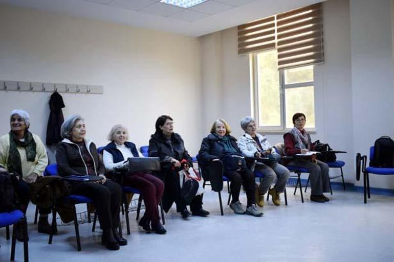 Türkiyede bir ilk Kadınlar tadilat ve tamirat, erkekler örgü ve ev işleri üzerine eğitim alıyor