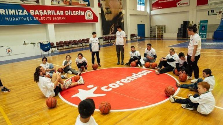 Anadolu Efes, One Team projesini Antalyaya taşıdı