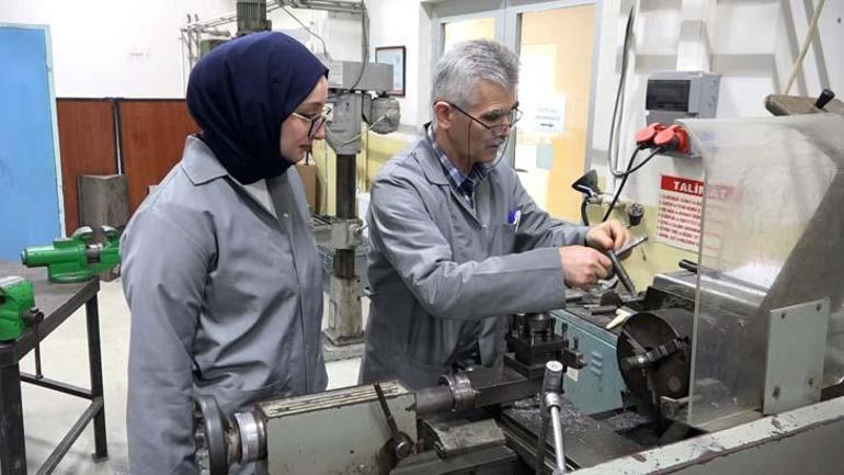 140 öğrenci arasında tek kız: Bu bölüme geldiğime pişman değilim