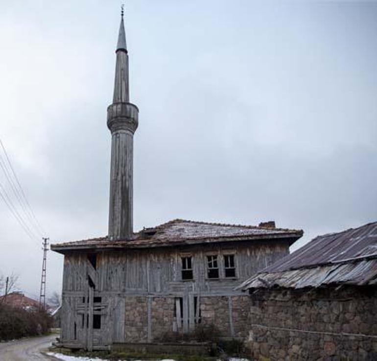 İçerisi görenleri hayrete düşürüyor Tarihi cami eski ihtişamına kavuşacak